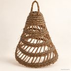 Abat-jour évasé tressé – esprit naturel — visuel illustratif IA (fond clair)