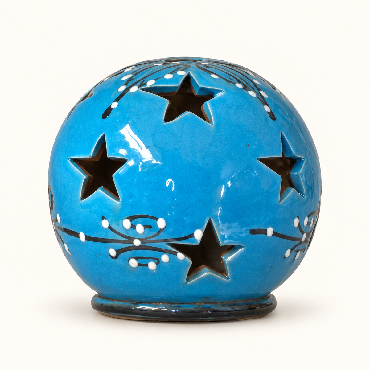 Photophore décoratif boule turquoise à étoiles — couverture sur fond clair, retouche IA de la photo réelle