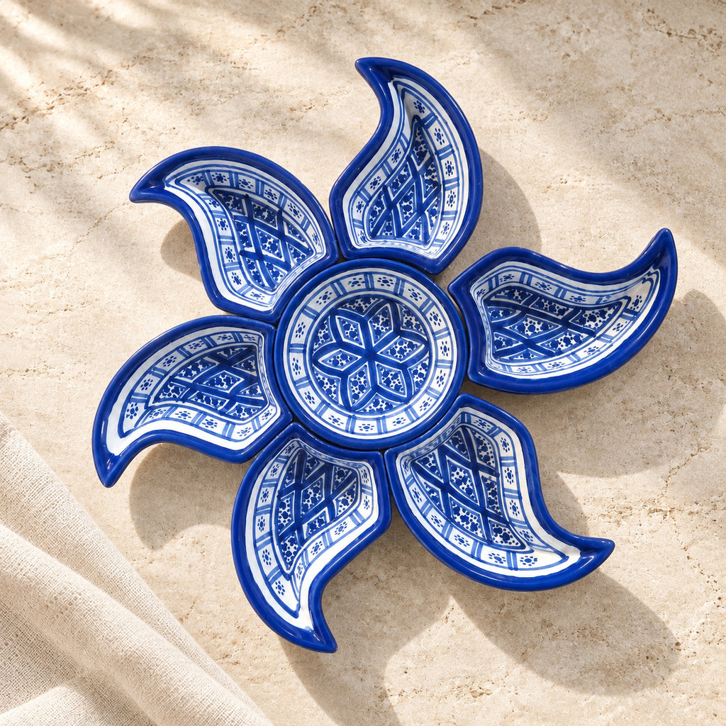 Blue and White Sun-Shaped Appetiser Serving Dish — alternative presentation. AI-generated product visualisation.