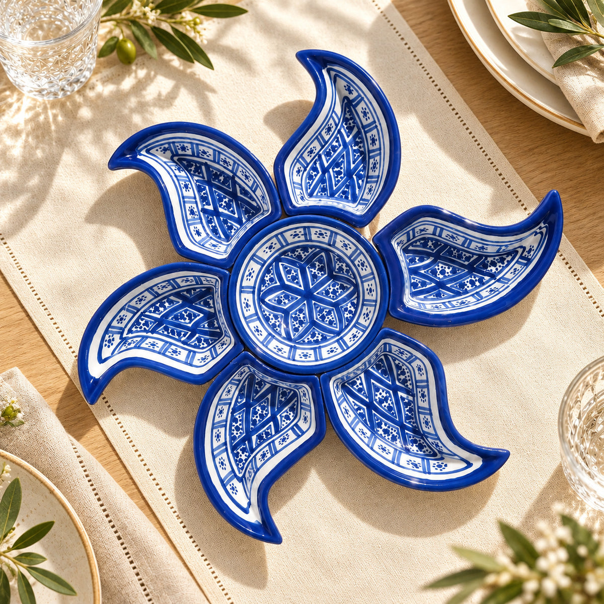 Blue and White Sun-Shaped Appetiser Serving Dish — AI-generated product visualisation.