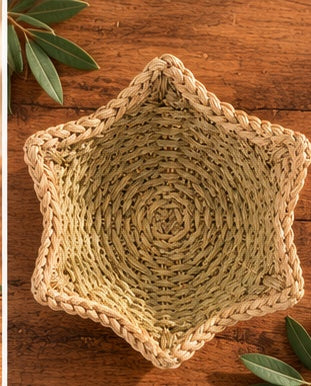 Corbeille décorative tressée en fibres naturelles — Kartouzou